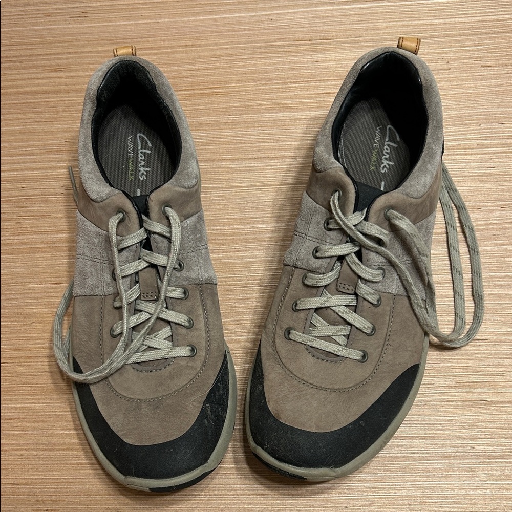 Clarks Women’s Taupe and Black Suede Lace-Up Sneakers Size 10